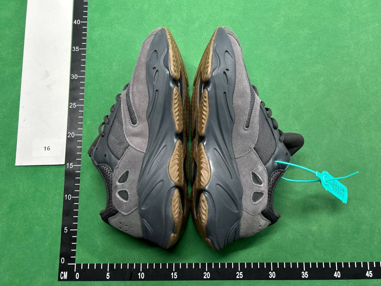 LW  Batch  adidas Yeezy Boost 700 -1