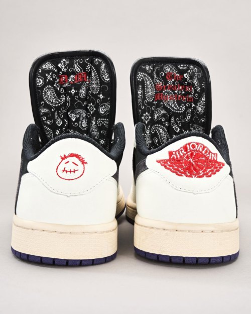 Dominik Mysterio Honors His “Real” Father With Travis Scott x Air Jordan 1 Low Customs(pic3)