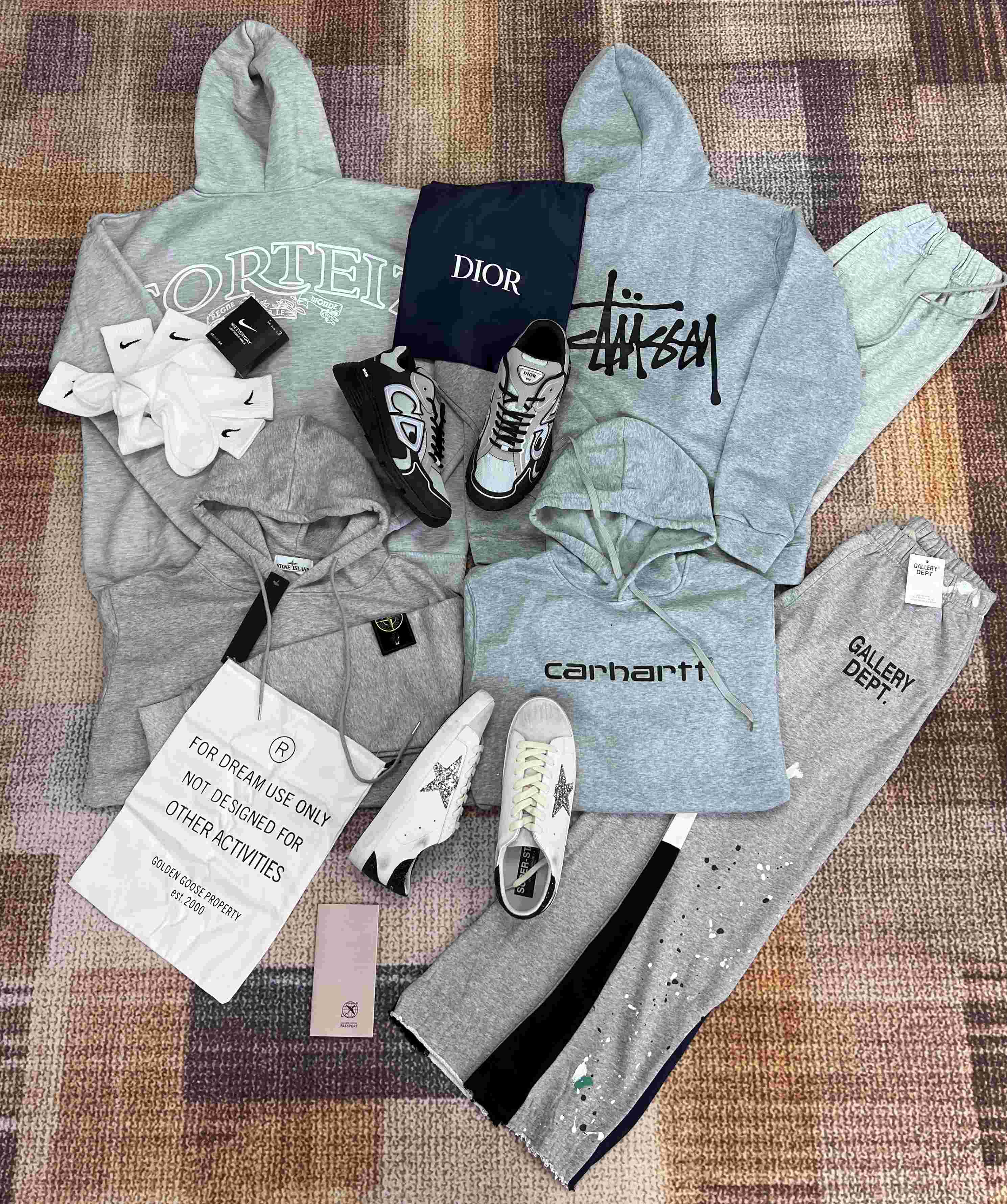 Addicted to the grey uniform this winter wore it into the ground(pic1) 0_compressed.jpg