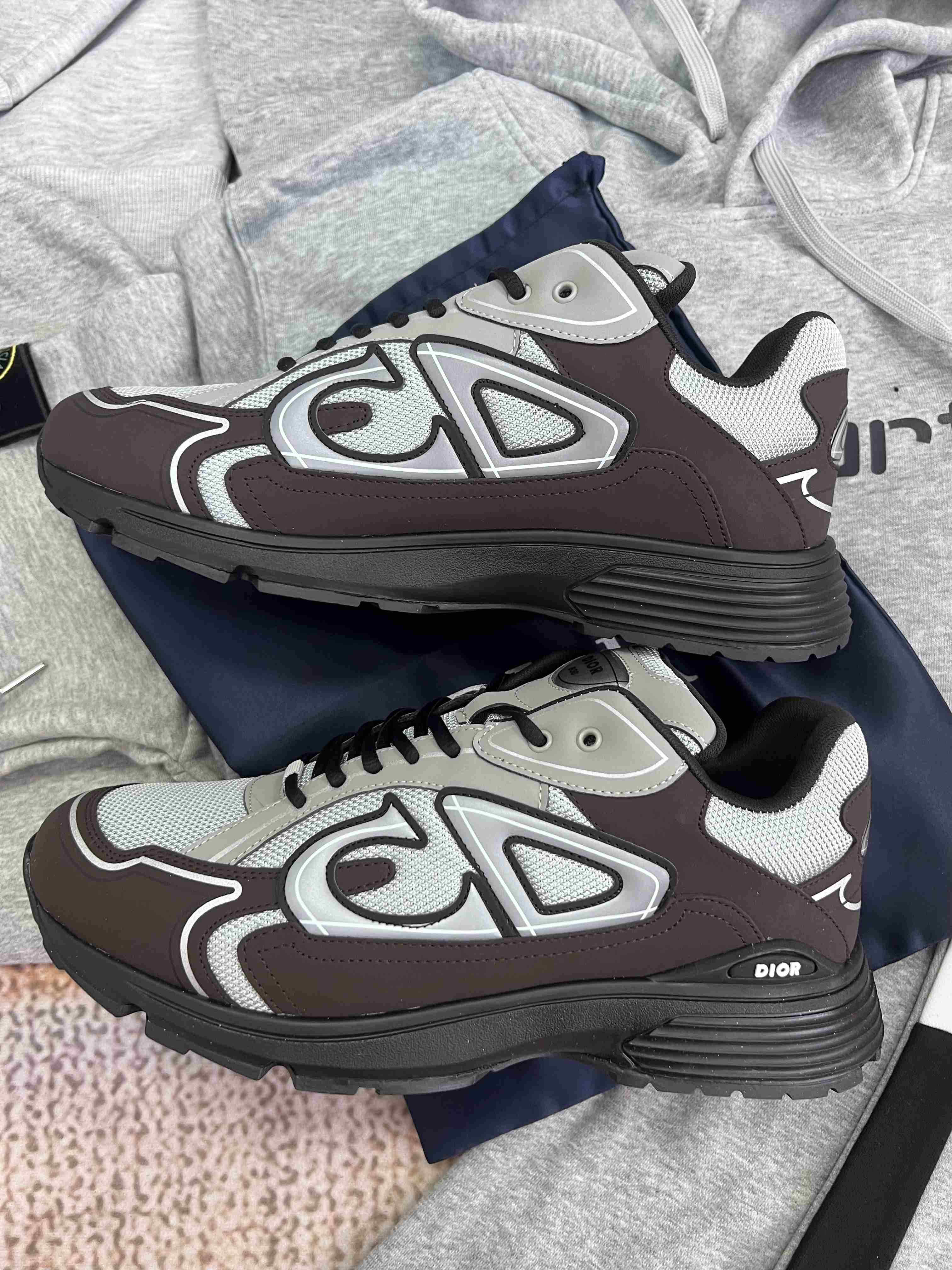 Addicted to the grey uniform this winter wore it into the ground(pic3) 2 (2)_compressed.jpg